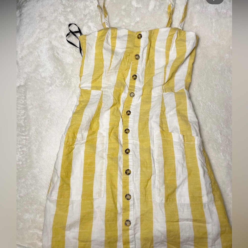 Forever 21 dress. Size medium but fits smaller. Worn twice!!